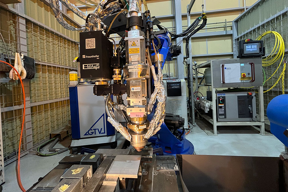 レーザクラッディング「ノズル周辺」