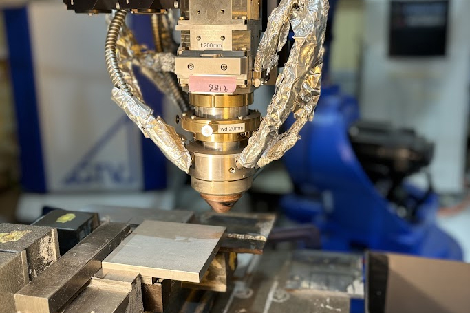 機械設備「LDM6000 レーザーライン社」